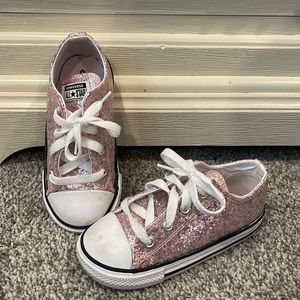 Toddler girl Converse sneaker - size 9